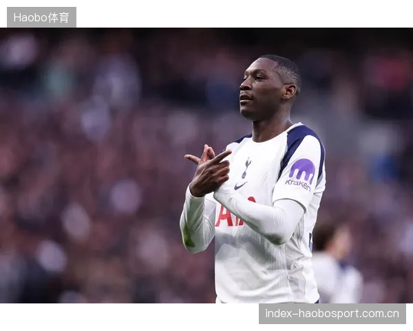 尤文·图斯卡的“红牌风暴”与穆阿尼的“逆袭之歌”
